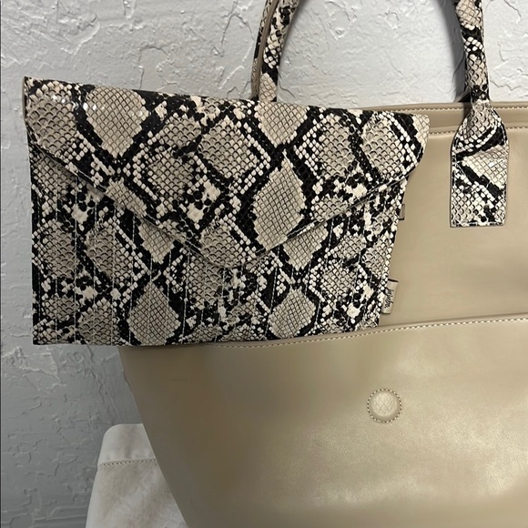 Ju-Ju-Be Tan and Black Tote with Exotic Accents Diaper Bag - Picture 6 of 10